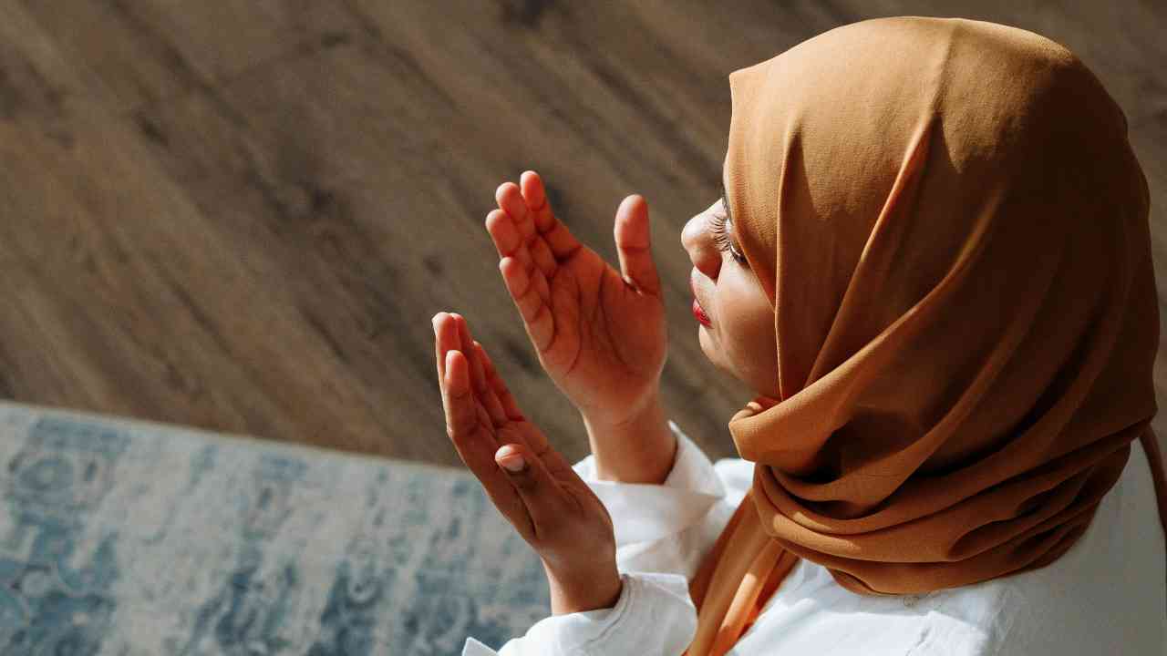 Kenapa Doa Belum Dikabulkan? Bukan Tak Didengar, Tapi Ada Hikmah Besar