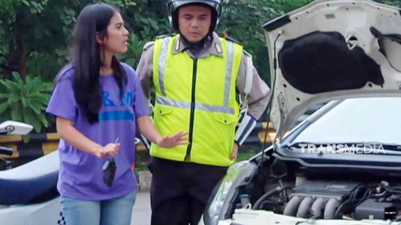 SKETSA: Dorong Mobil Mogok