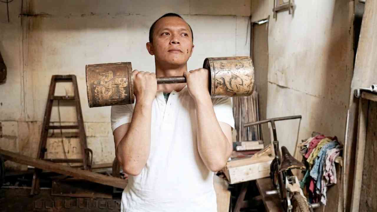 KEJAMNYA DUNIA: Jual Medali Demi Hidup