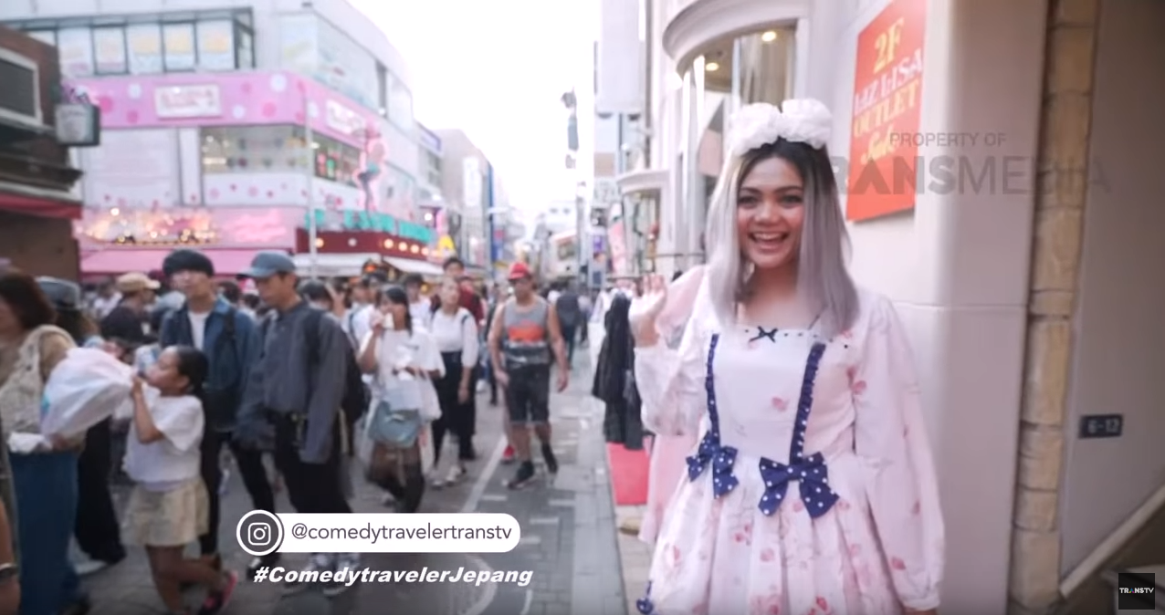 COMEDY TRAVELER