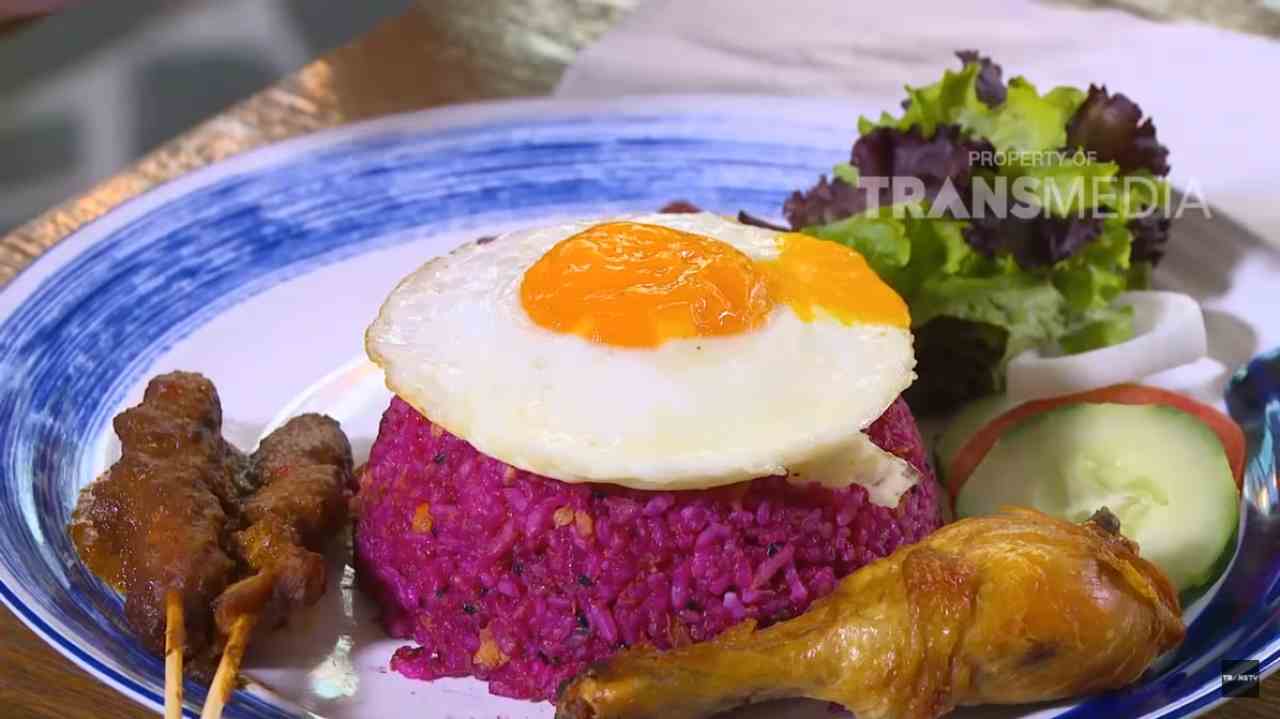 Telur yang diaduk bersama bumbu lalu digoreng