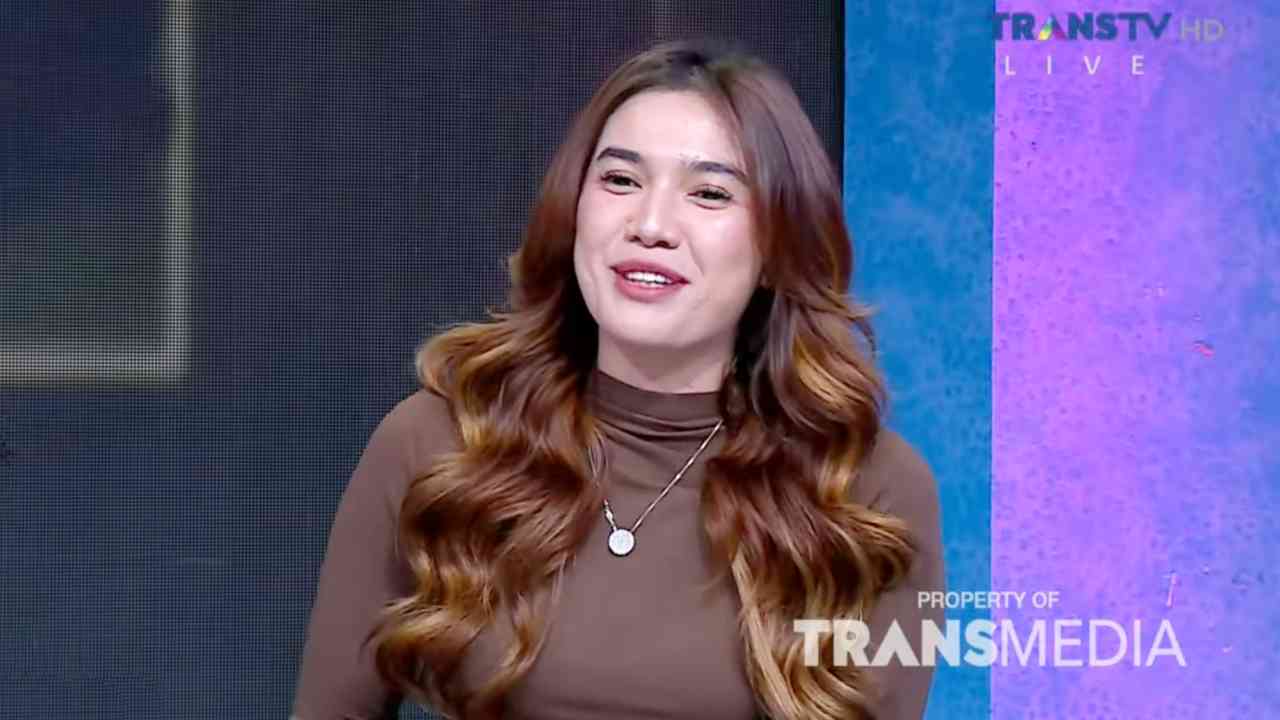 Raya Kitty, Pesinetron Jelita yang Suka Balap Motor