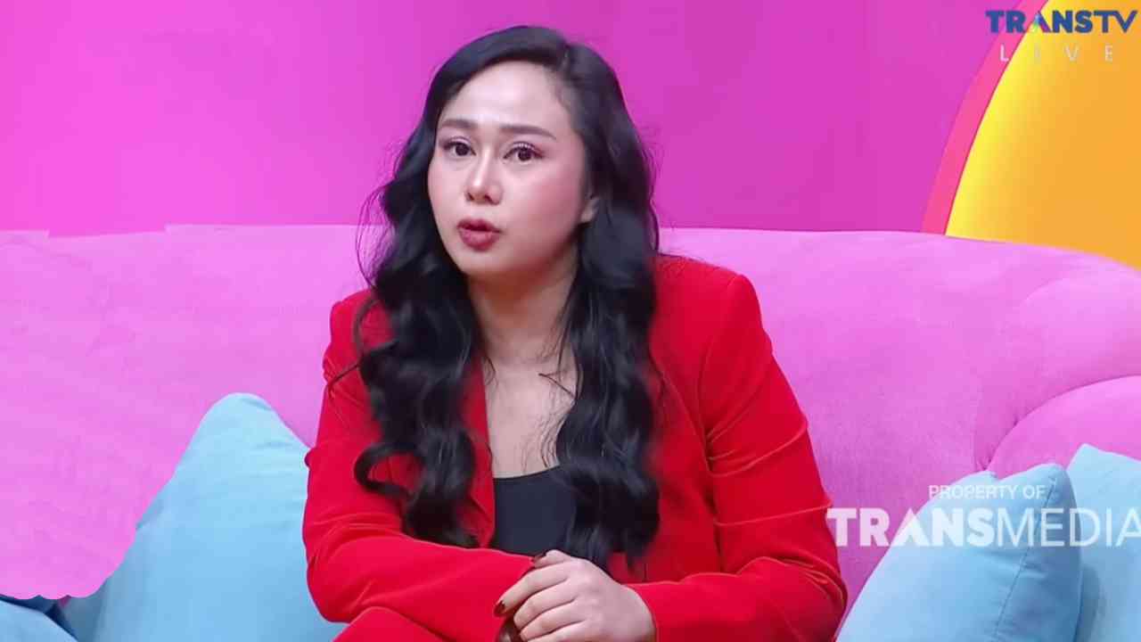 Denise Chariesta Temukan Benda-benda Aneh di Rumahnya, Santetkah?