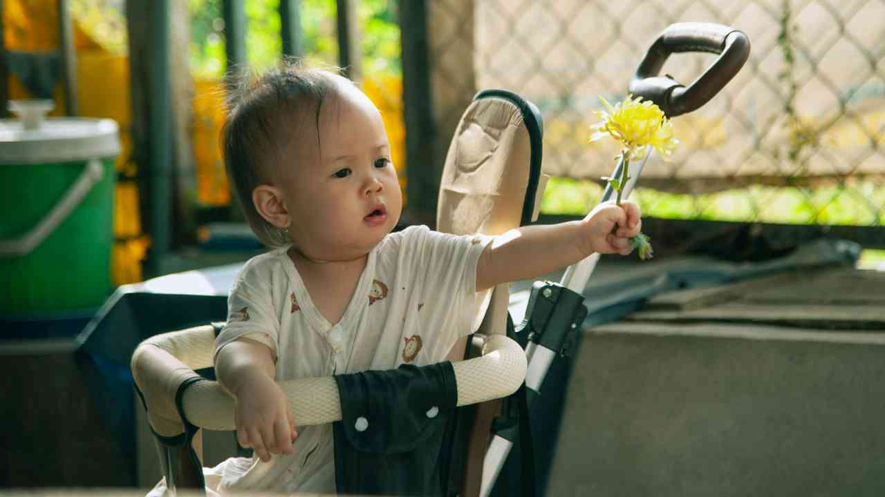 BUAH HATI: Baby Walker Sebabkan Kaki Bengkok, Mitos atau Fakta?