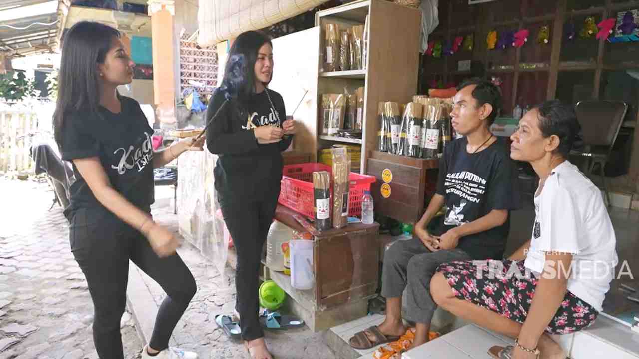 Membuat Buku tentang Dirinya Sendiri di Balik Kekurangan yang Dimiliki