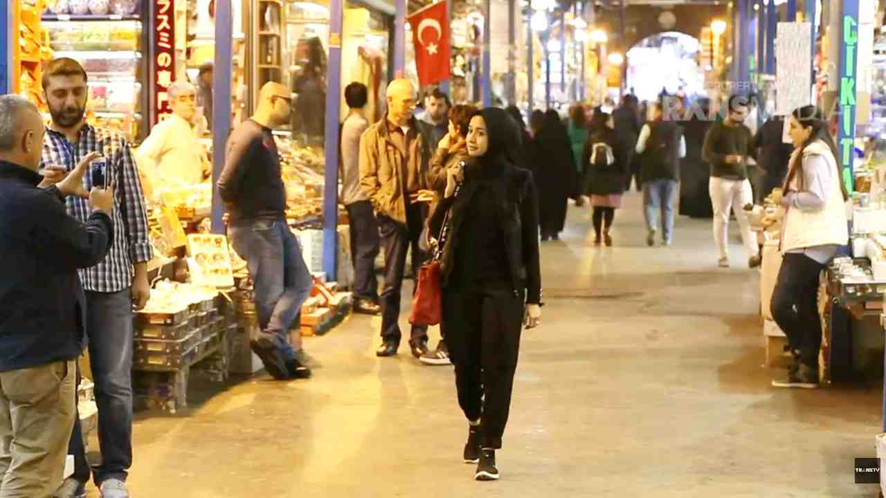 DIARY BELLA: Menyusuri Pasar Tertua di Dunia yang Ada di Istambul, Turki