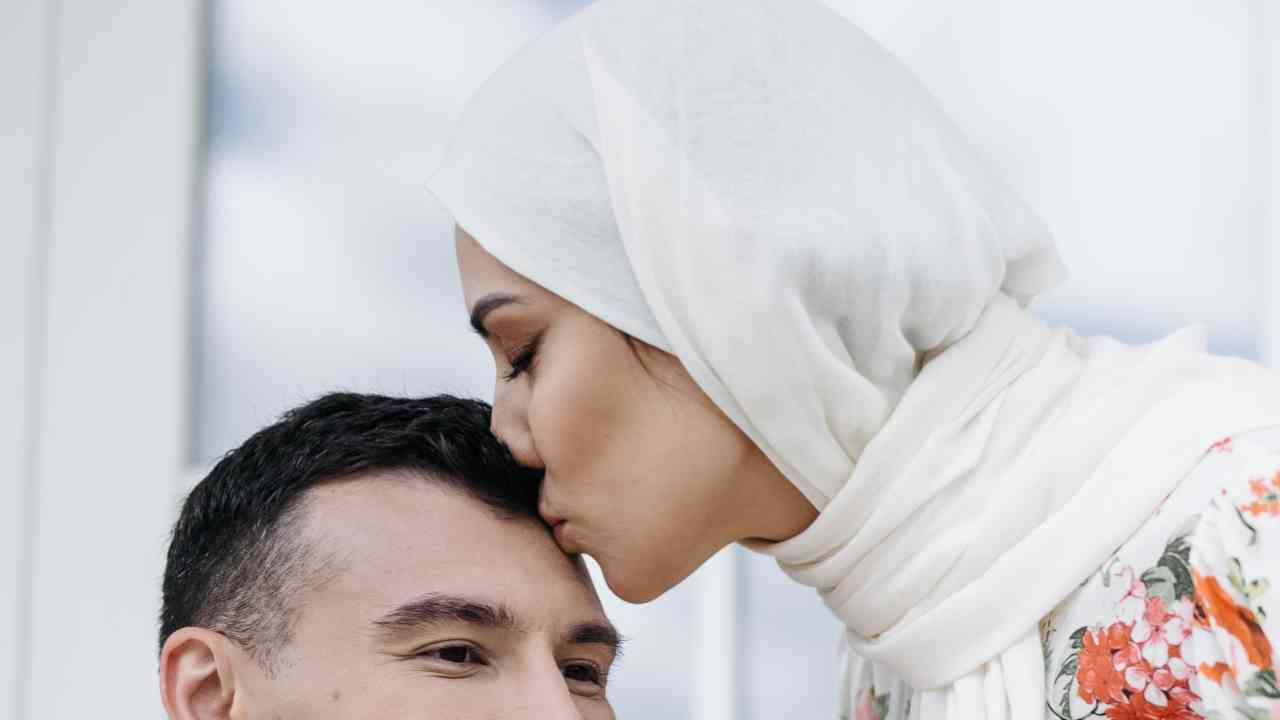Kekuatan Doa Istri Bukan Sekadar Ritual, Ini Bentuk Cinta dan Kepedulian Hakiki