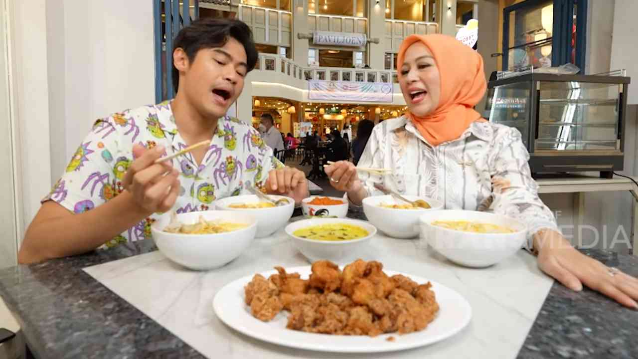 Menikmati Laksa Seafood khas Singapura yang Autentik di Tengah Glodok
