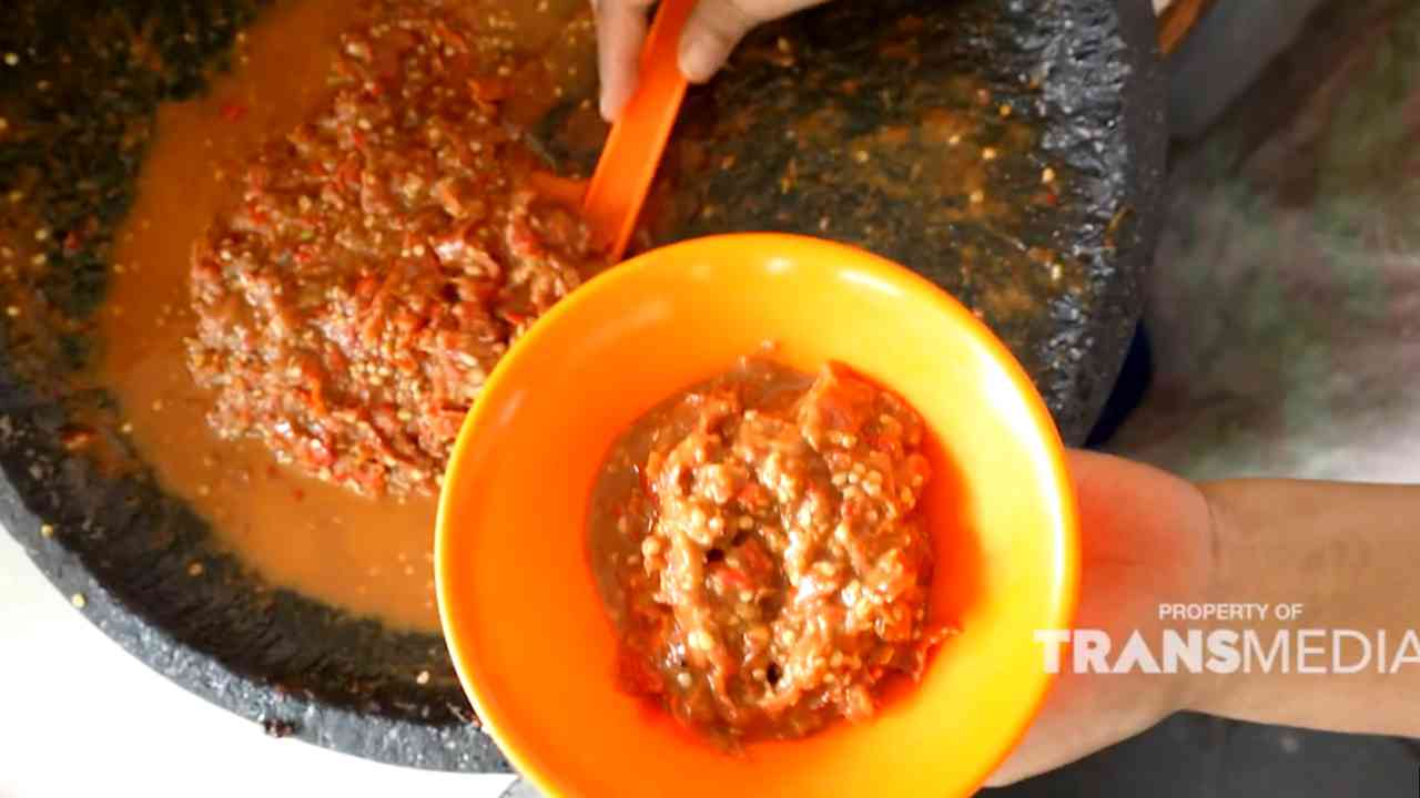 Sensasi Pedas Sambal Petir Bersanding Lauk-lauk Super Enak