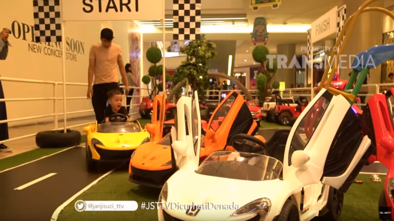 Rafathar Belajar Menyetir Mobil Di Mall - Trans TV