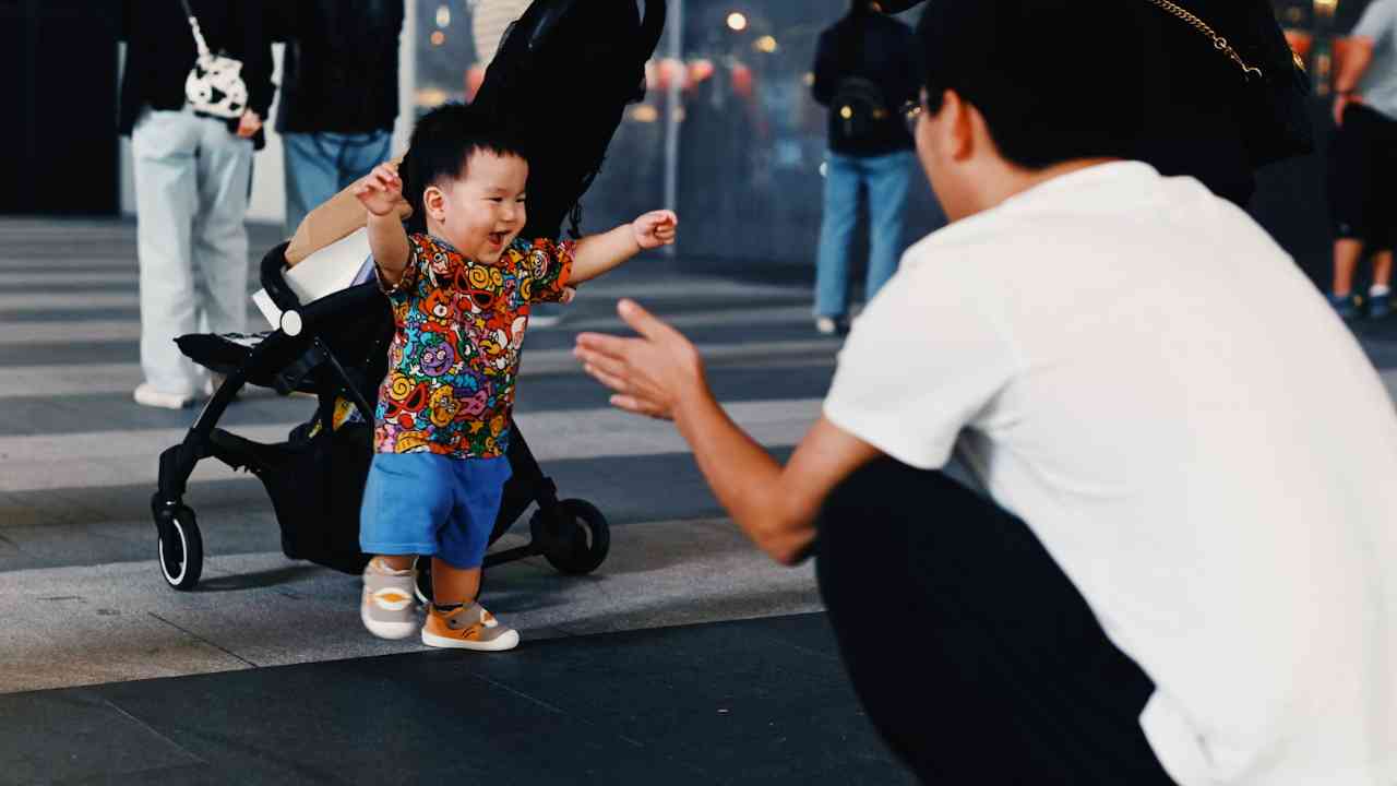 BUAH HATI: Memilih Sepatu Anak yang Baru Mulai Belajar Berjalan