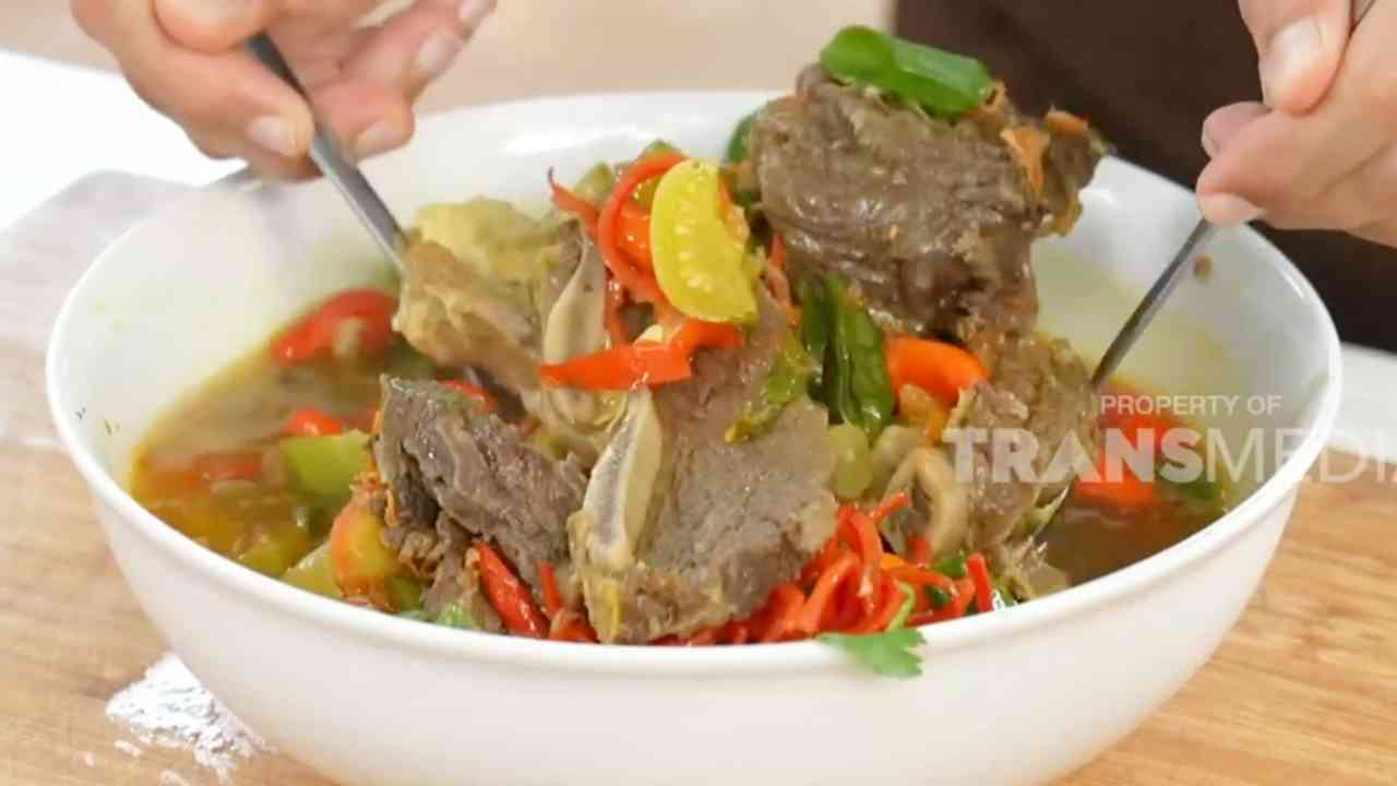 Asem-asem Iga Sapi dengan Kuah Kaldu yang Gurih dan Sarat Rempah