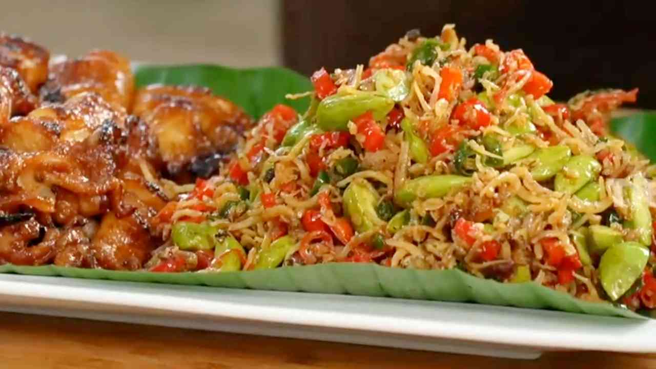Tumis Teri Pete Jadi Duet Mujarab Cumi Bakar yang Sedap