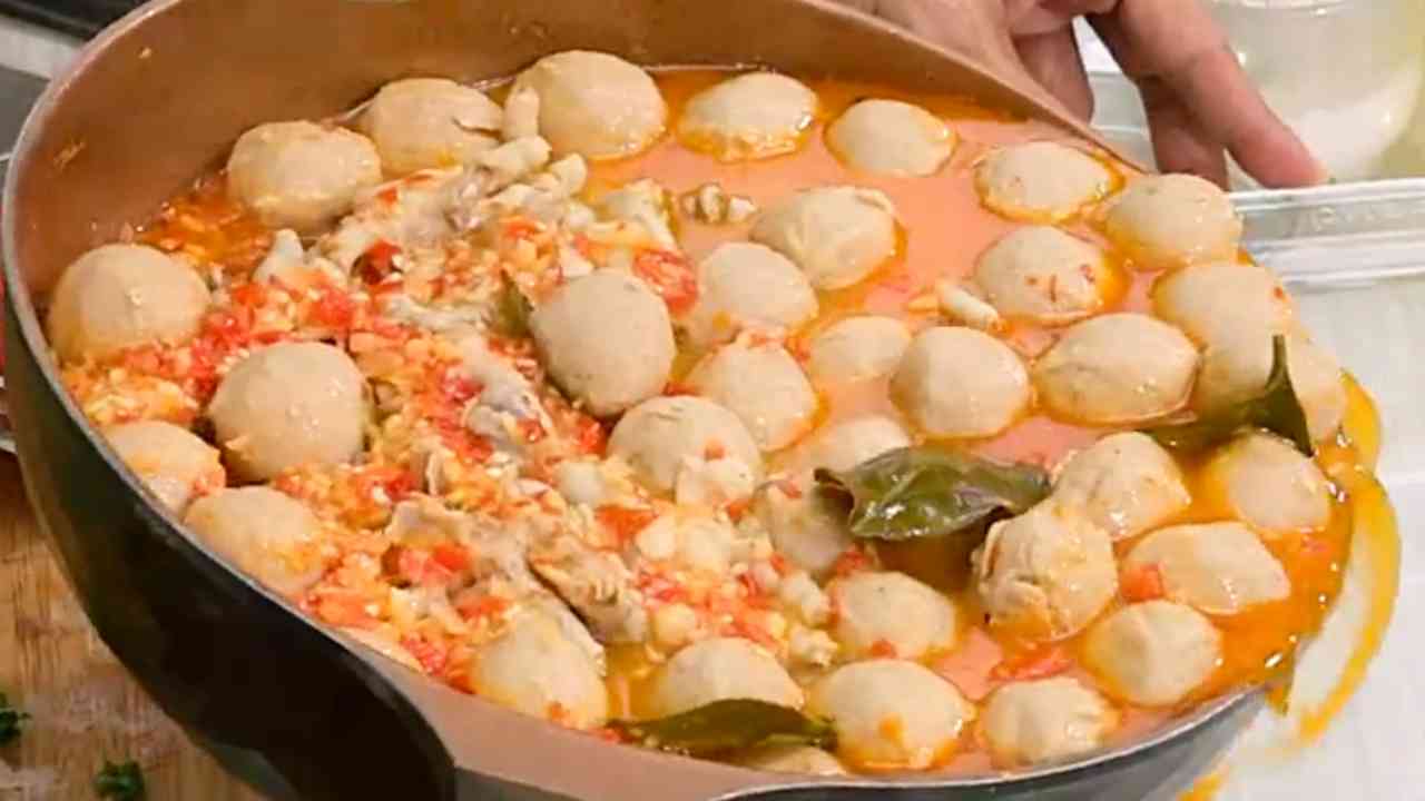 Bakso Ceker Mercon, Sensasi Pedasnya Dipastikan Bikin Ketagihan