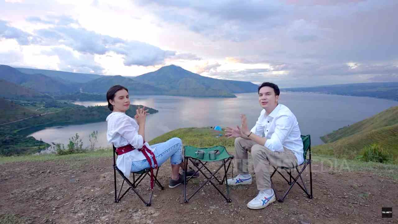 Celebrity on Vacation