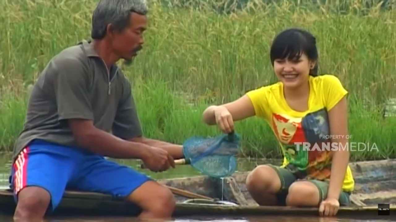 JIKA AKU MENJADI: Tantangan Pencari Lumut Membangun Asa