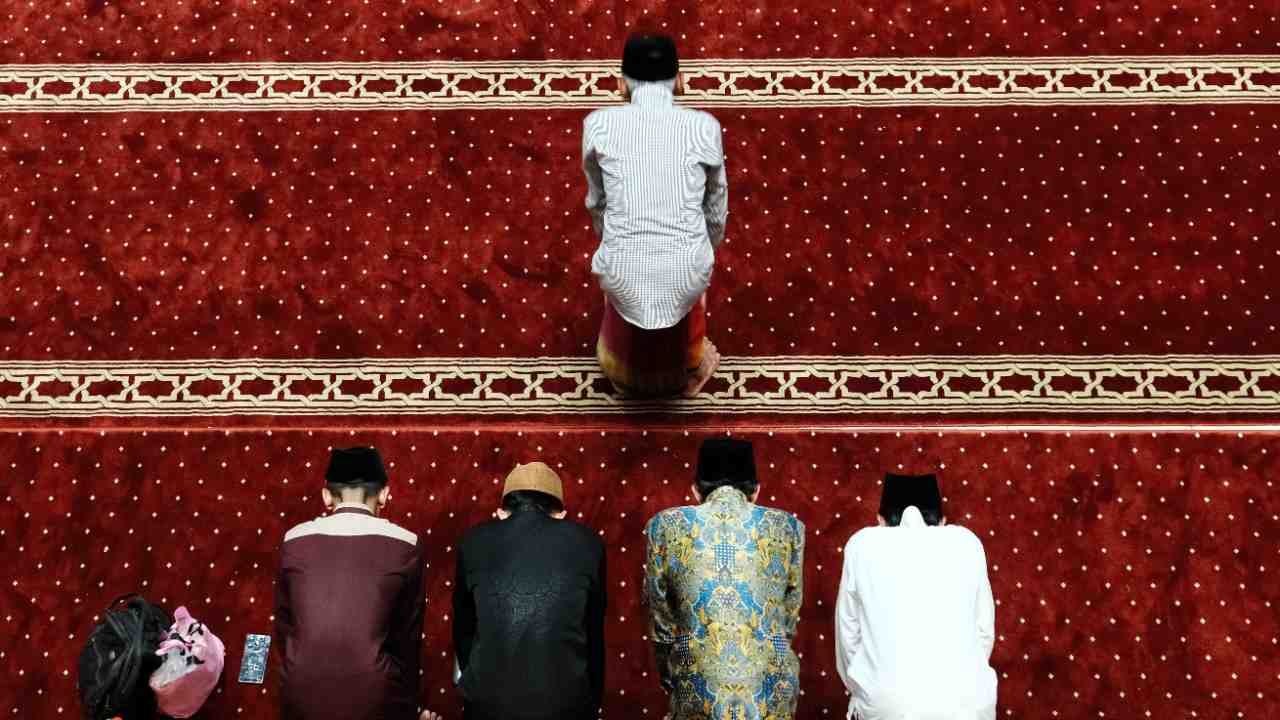 Mengapa Kita Harus Mengutamakan Urusan Akhirat daripada Urusan Dunia?