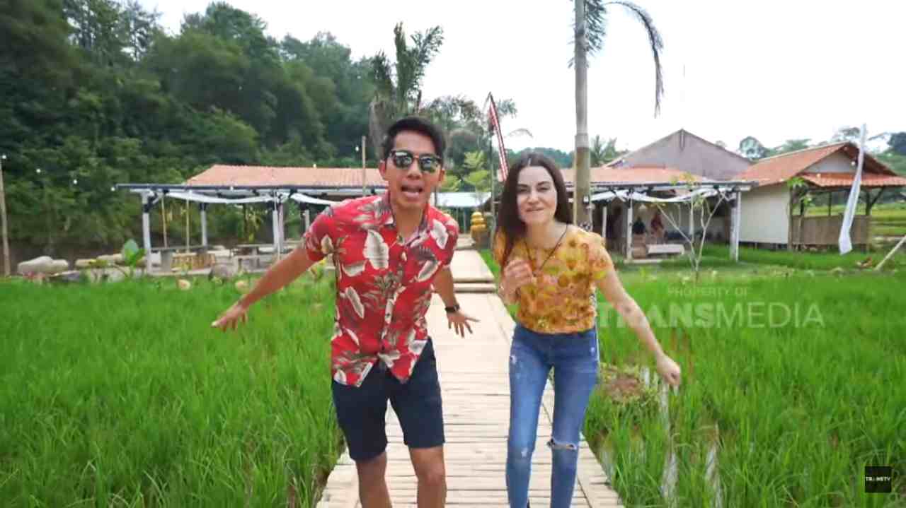 Celebrity on Vacation