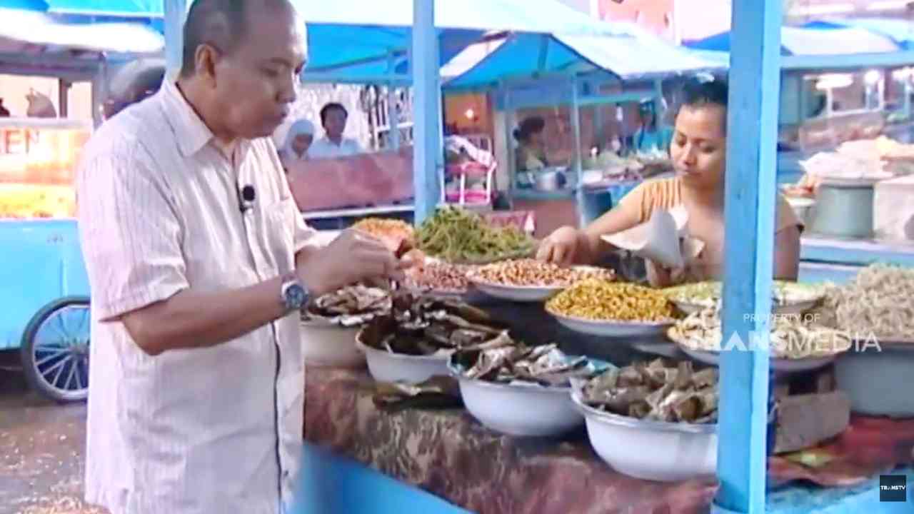 WISATA KULINER: Pasar Gianyar, Magnet Jajanan Pasar Khas Bali