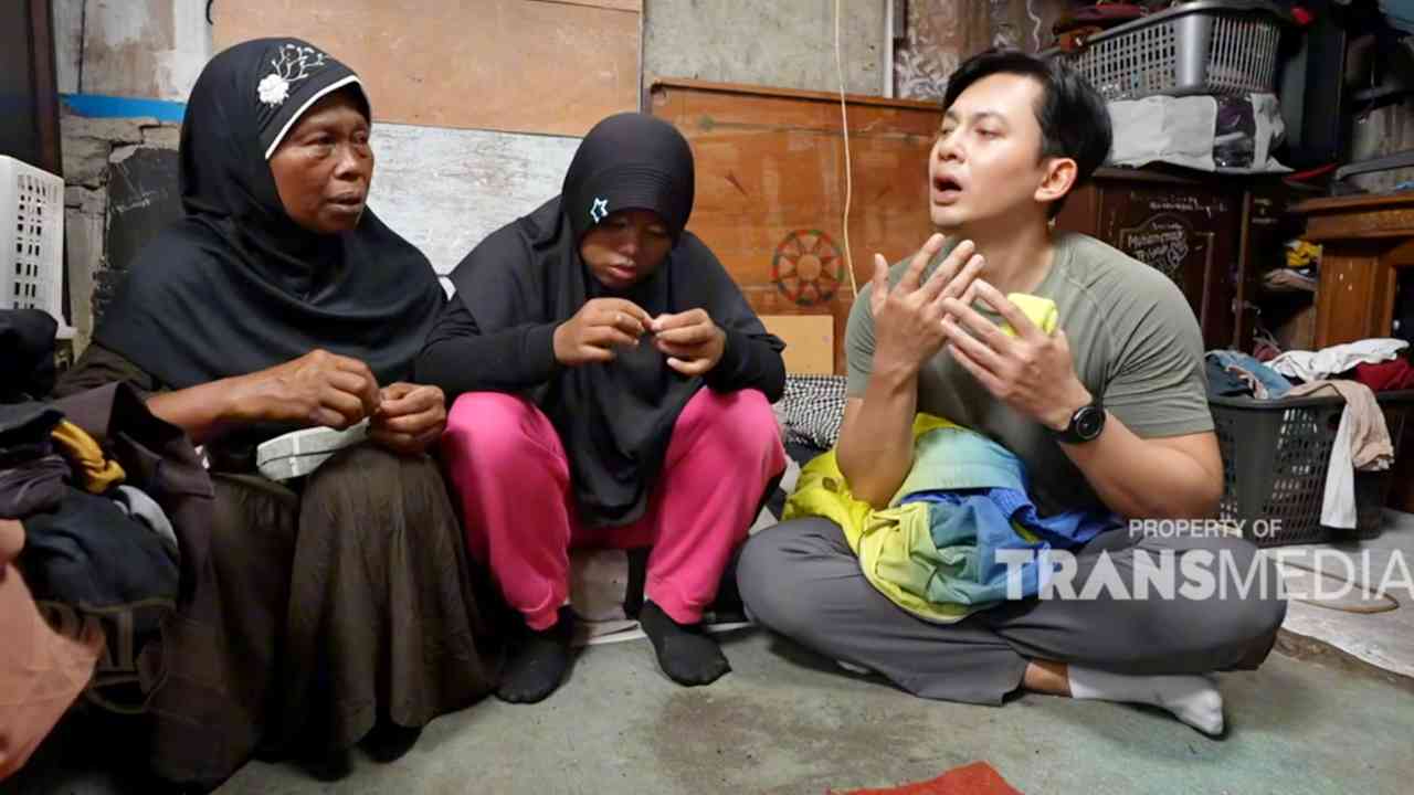 Pergulatan Bu Eni Menjadi Pemulung agar Anak Bisa Makan