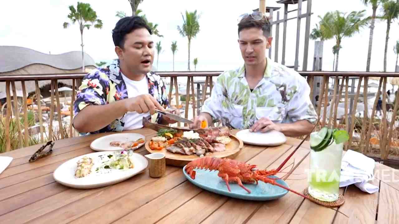 Empuknya Daging Dry Aged Tomahawk Steak Punya Rasa yang Kaya
