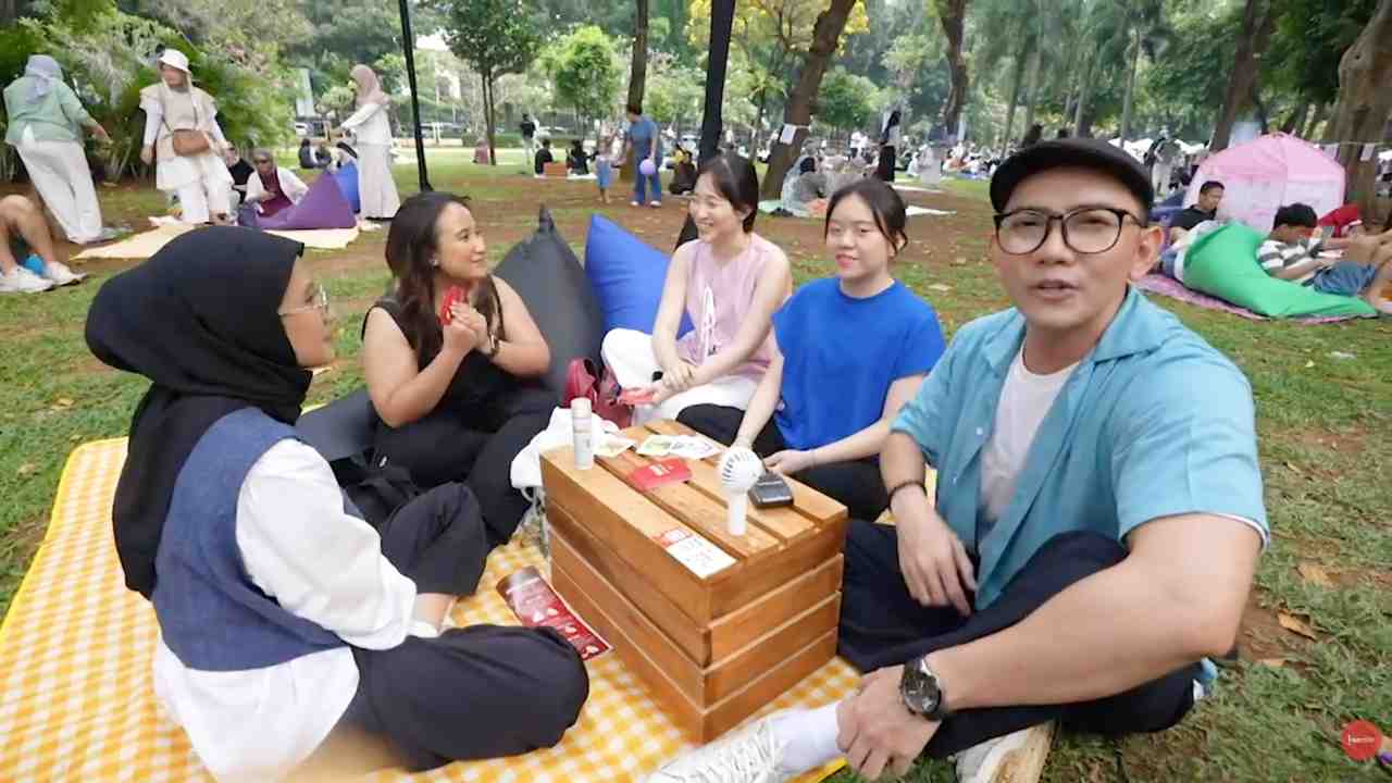 Piknik di Taman-taman Jakarta Jadi Kegemaran Warga Metropolitan