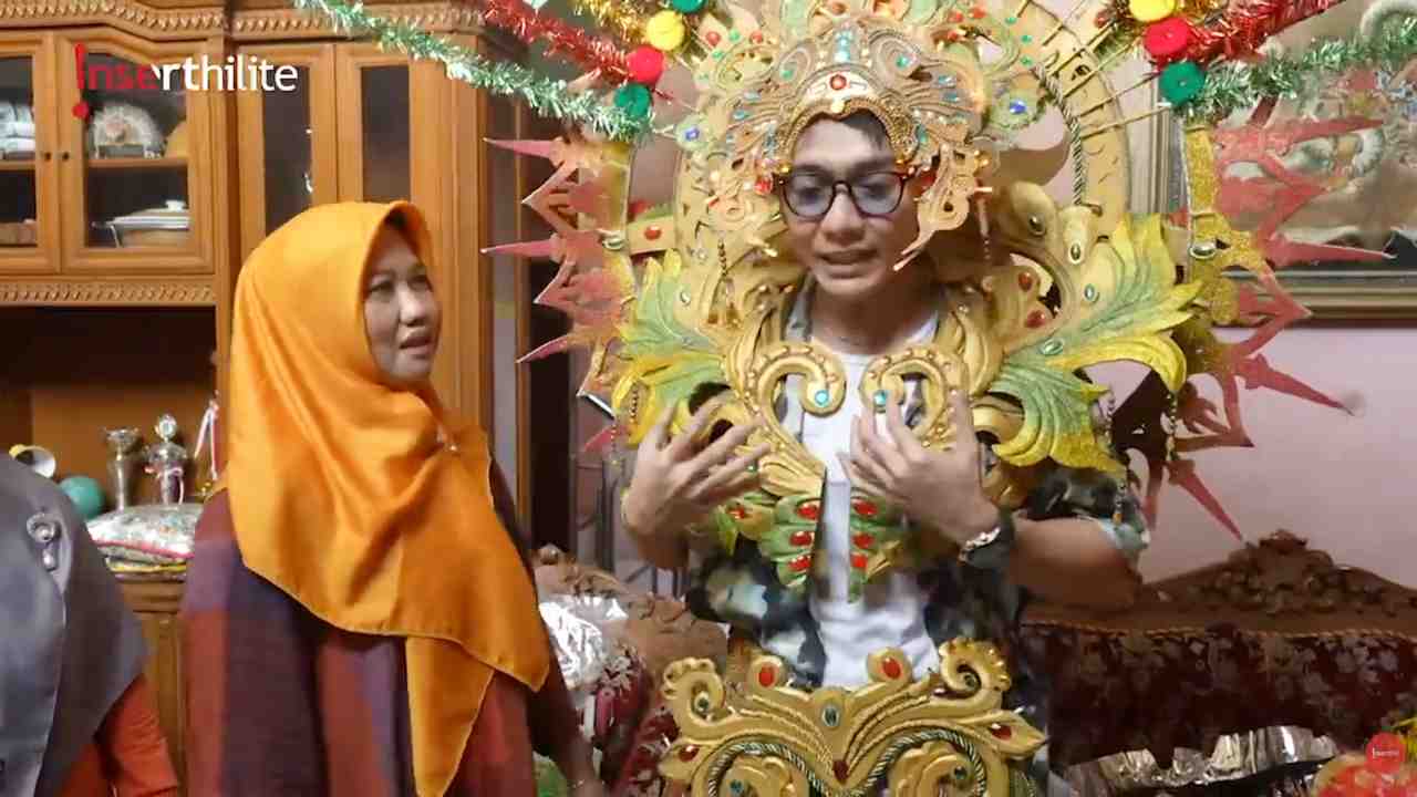 Kreasi Kostum Karnaval dari Barang Bekas Hasilnya Mewah dan Futuristik