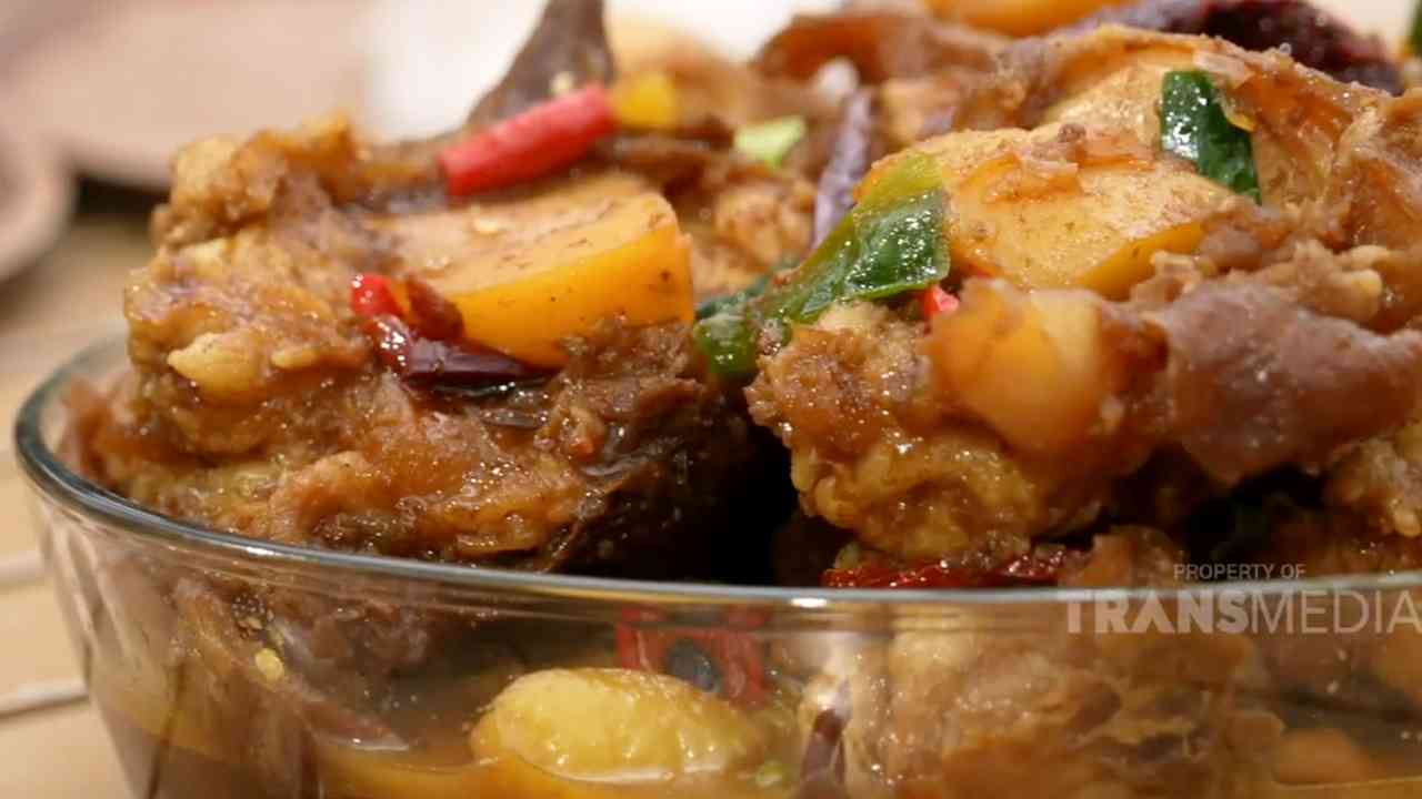 Semur Koyor Sapi Empuk, Kental Kuahnya, Mantap Merasap Pedasnya