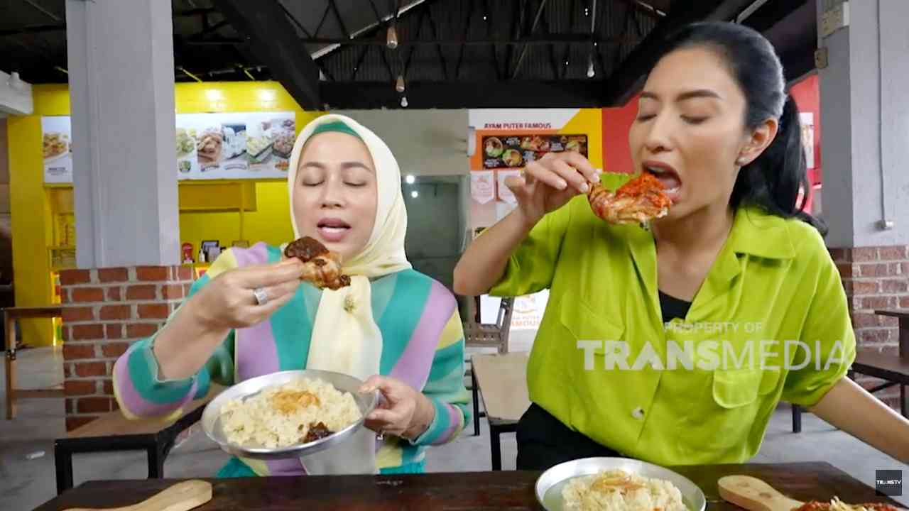 Ayam Roasted Bumbu Western Berdampingan dengan Sambal Nusantara