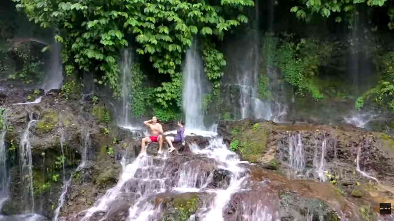 Keindahan Air Terjun Benang Kelambu di Kaki Gunung Rinjani