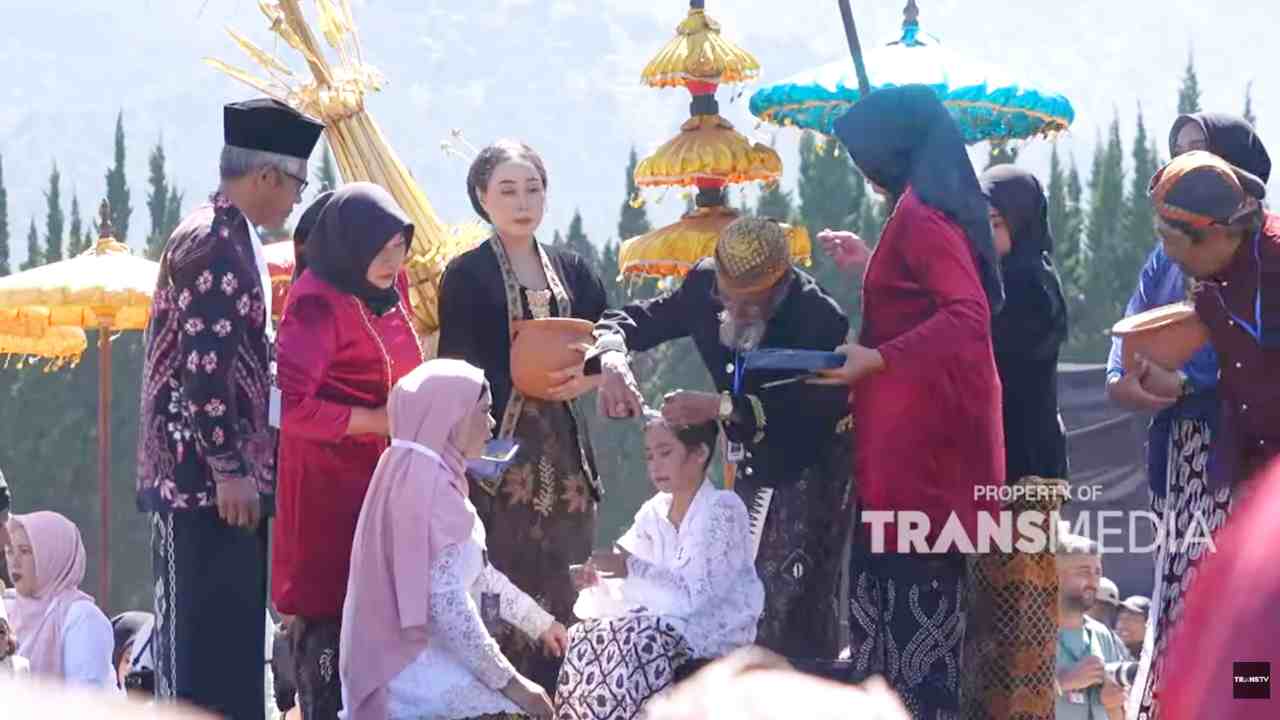 Kentalnya Spiritualitas Ruwatan Rambut Gimbal di Dataran Tinggi Dieng