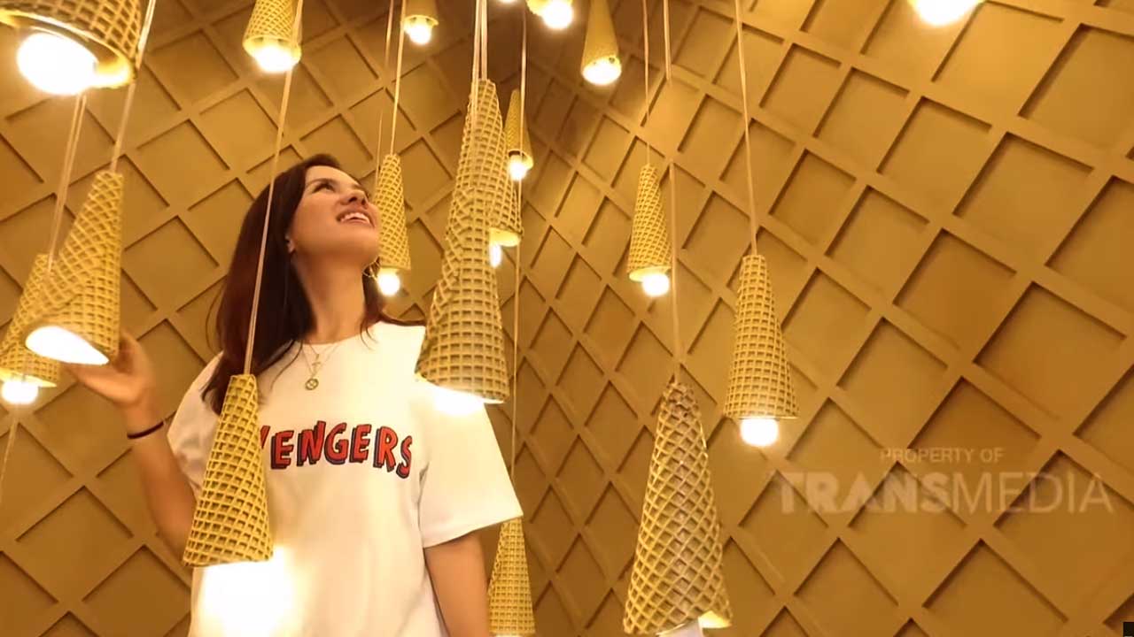 Celebrity on Vacation
