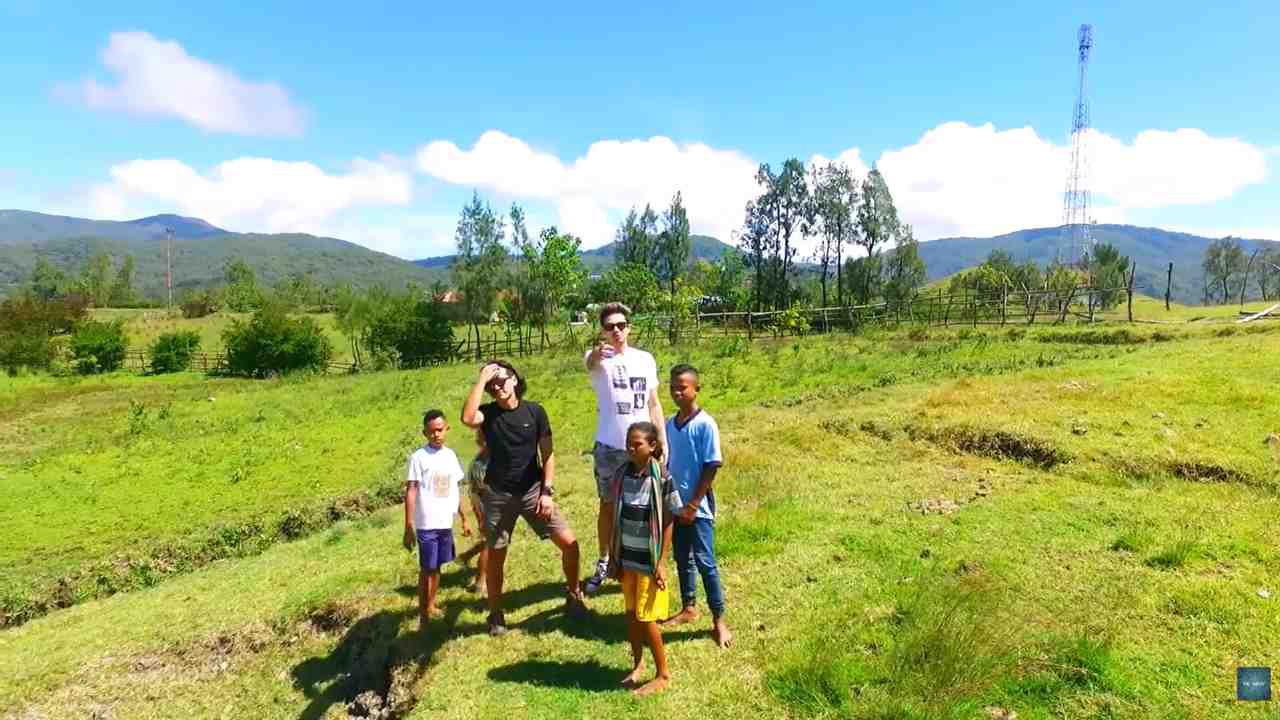 Perbukitan Fatumnasi di NTT dengan Padang Hijau dan Bukit Kapur Raksasa