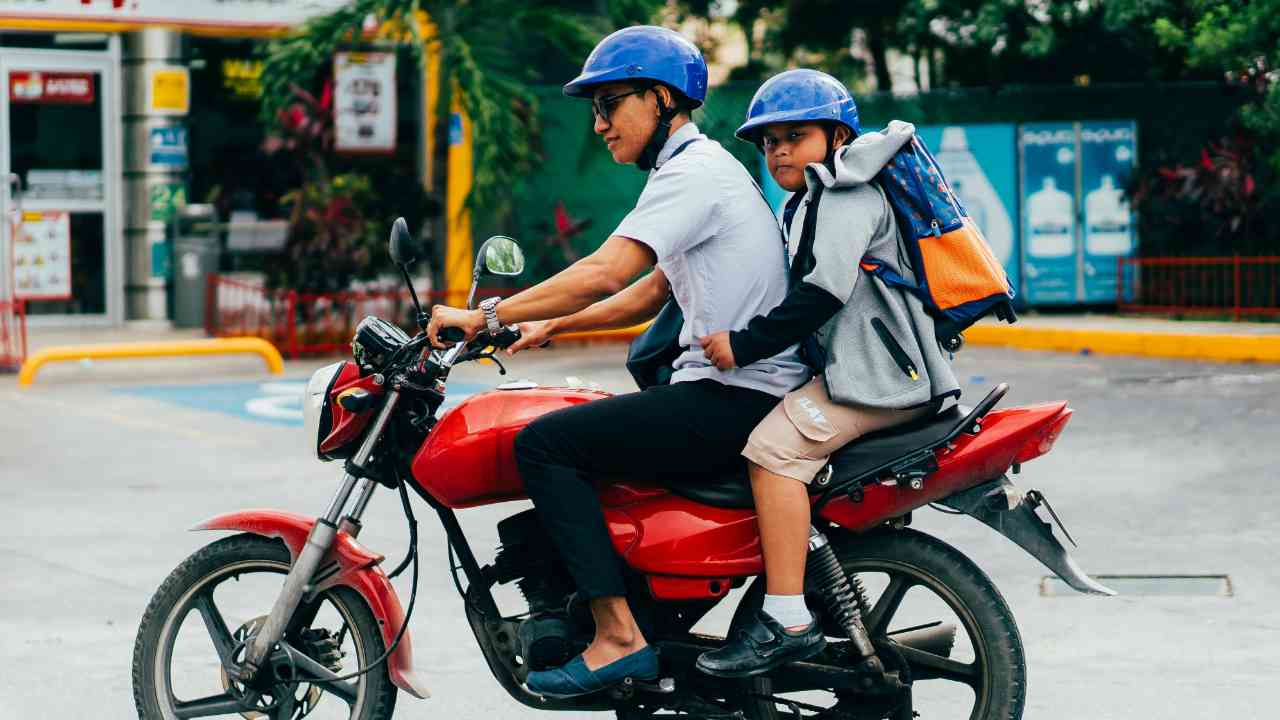 CERITA ANAK: Jangan Asal, Helm Anak Juga Harus Jadi Perhatian Khusus