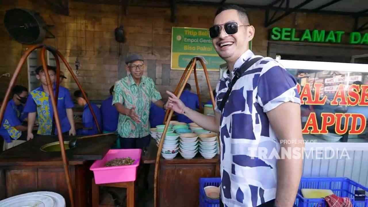 Empal Gentong Cirebon yang Masaknya Masih Pakai Gentong Tanah Liat