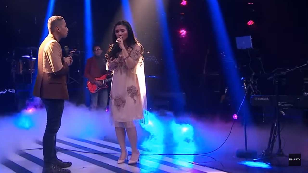 live with trio lestari
