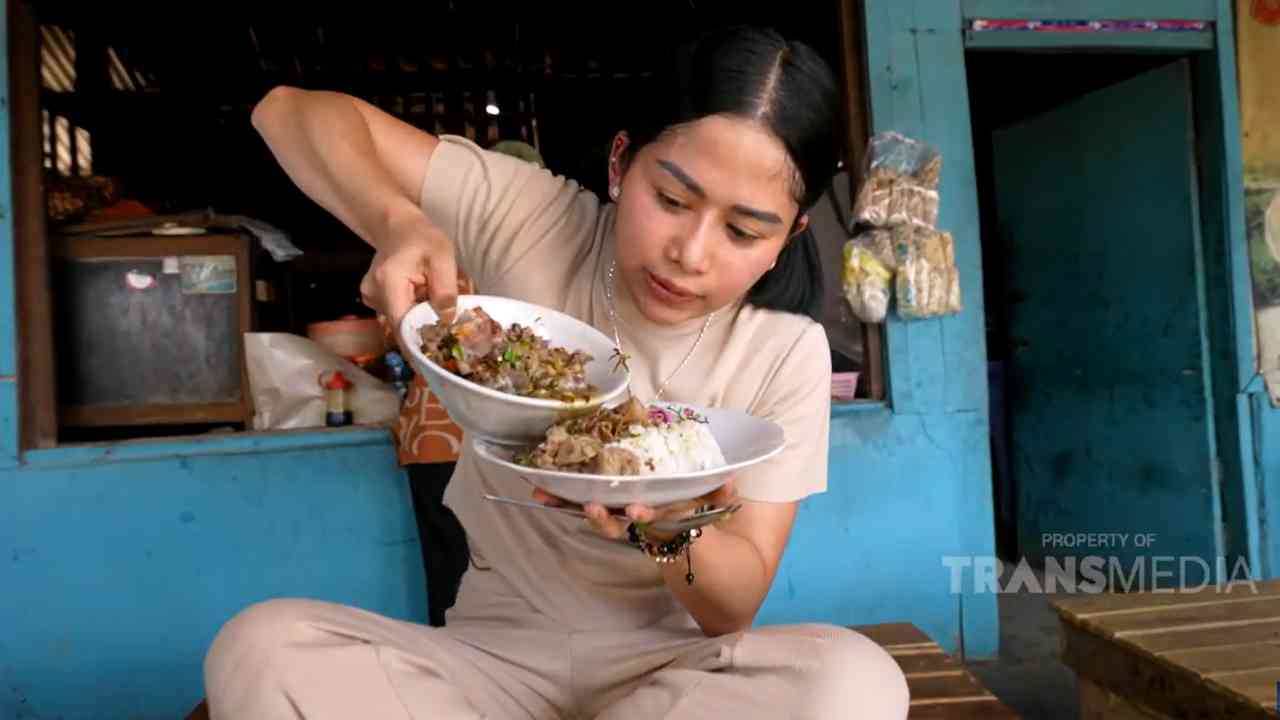 Sop Sapi Legendaris Karawang dengan Sambal Jabrik yang Ikonik