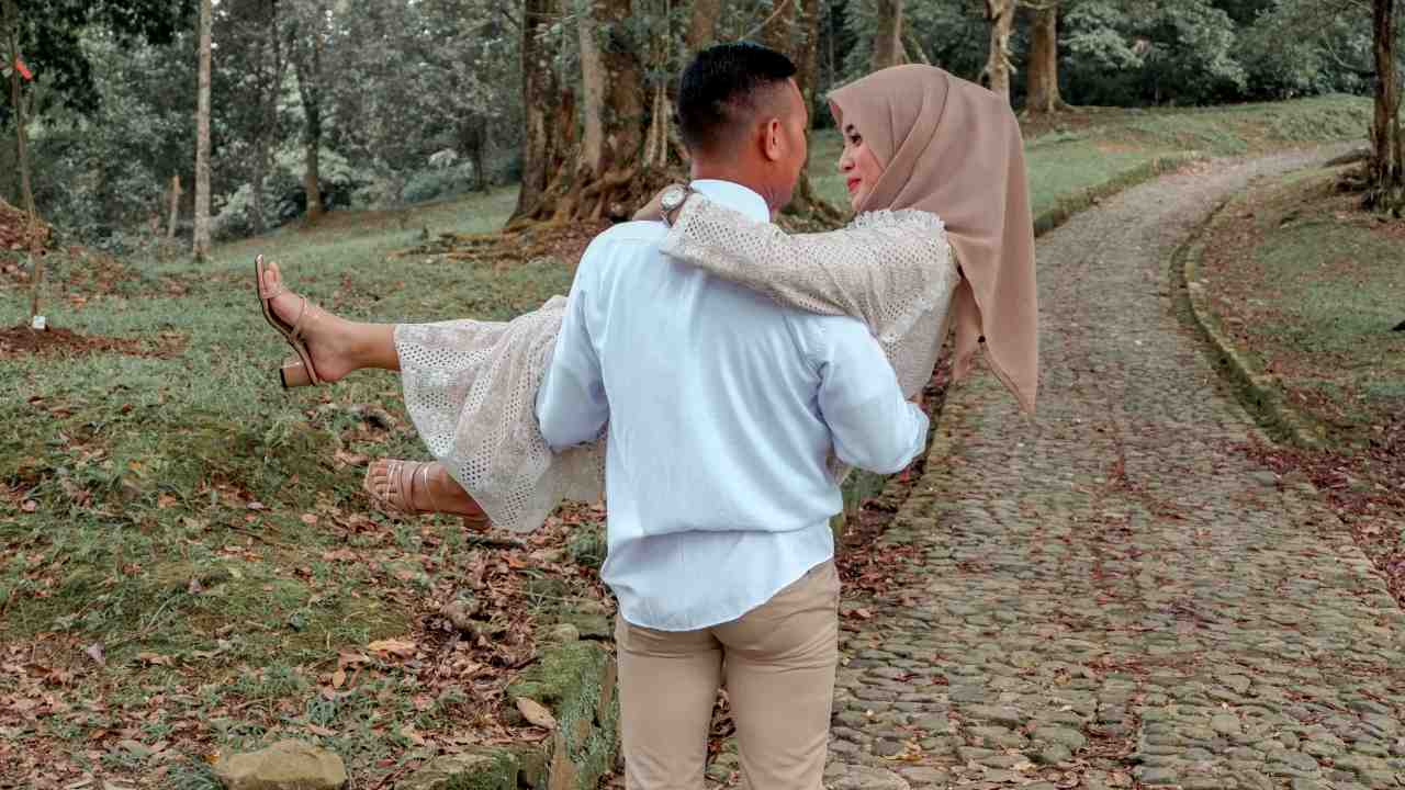 Ingat! Cara Mendidik Istri Menurut Islam Bukan dengan Cara Memukulnya