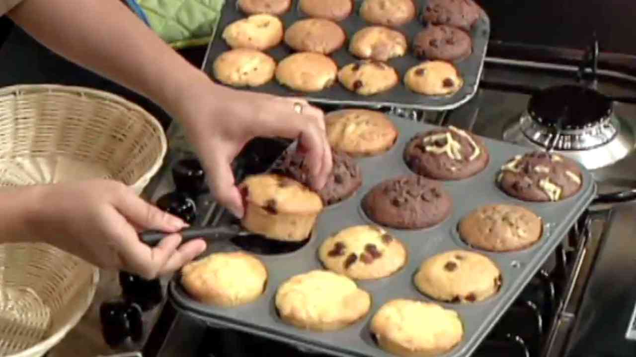 DAPUR PINTAR: Membuat Muffin yang Enak, Merekah dan Lembut Sempurna