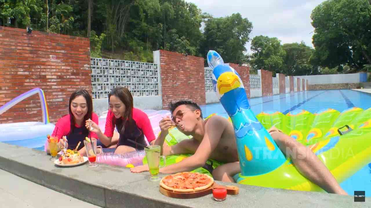 Celebrity on Vacation