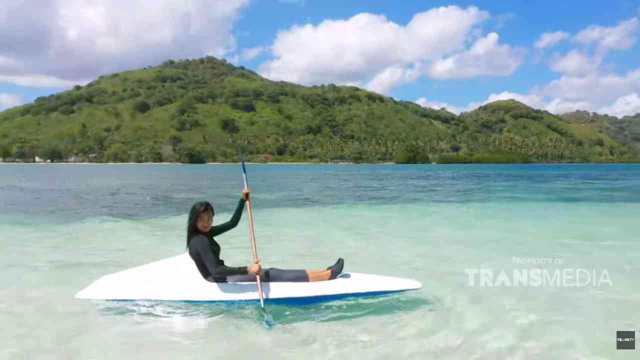 Mendayung Kano di Tengah Syahdunya Gili Kedis, Lombok Barat