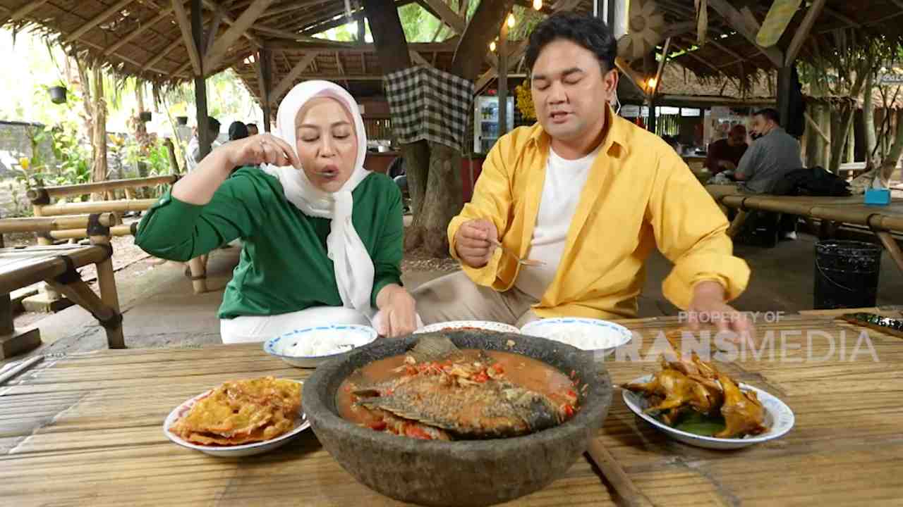 Makan Masakan Betawi Sambil Ngadem di Tengah Rimbunnya Pepohonan