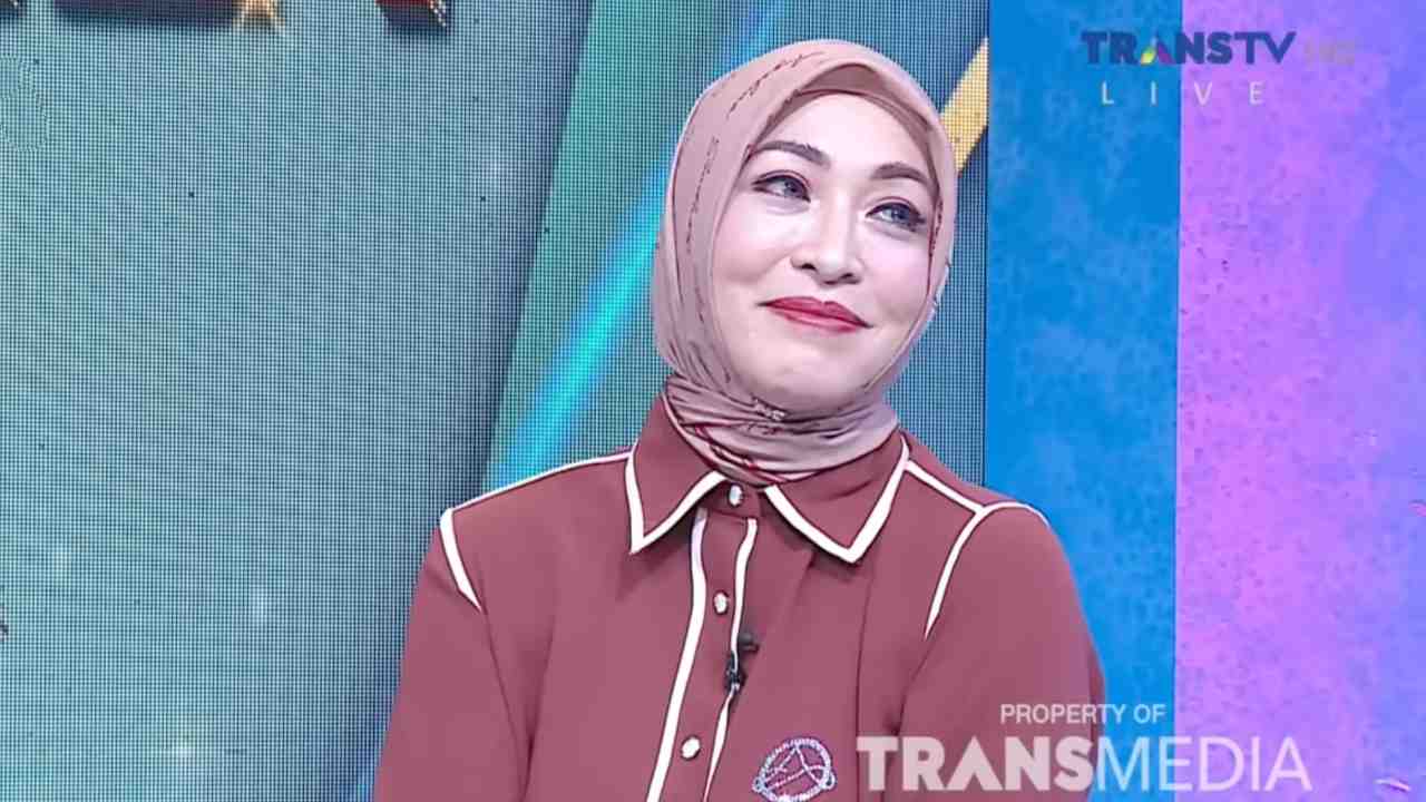 Kebahagiaan Angelina Sondakh Mendapatkan Cucu Pertama