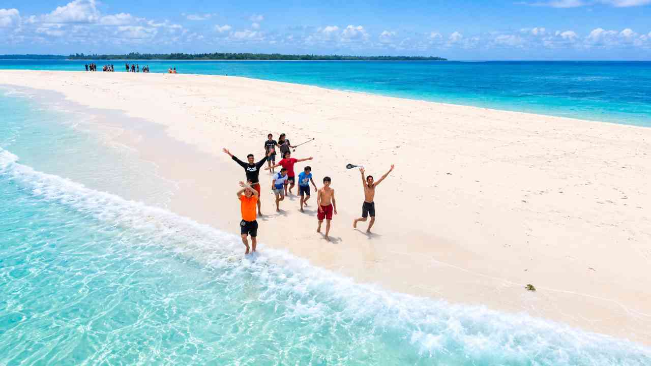 Pantai Ngurtafur, Lidah Pasir Dua Kilometer di Tengah Laut Maluku