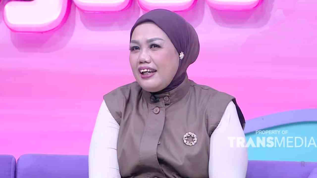 Elly Sugigi Kembali Pacari Berondong, Usia Bukan Penghalang Cinta