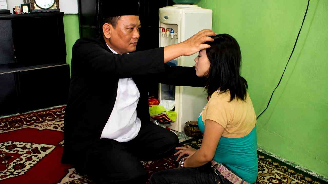SISI LAIN: Fenomena Pasang Susuk yang Masih Diminati