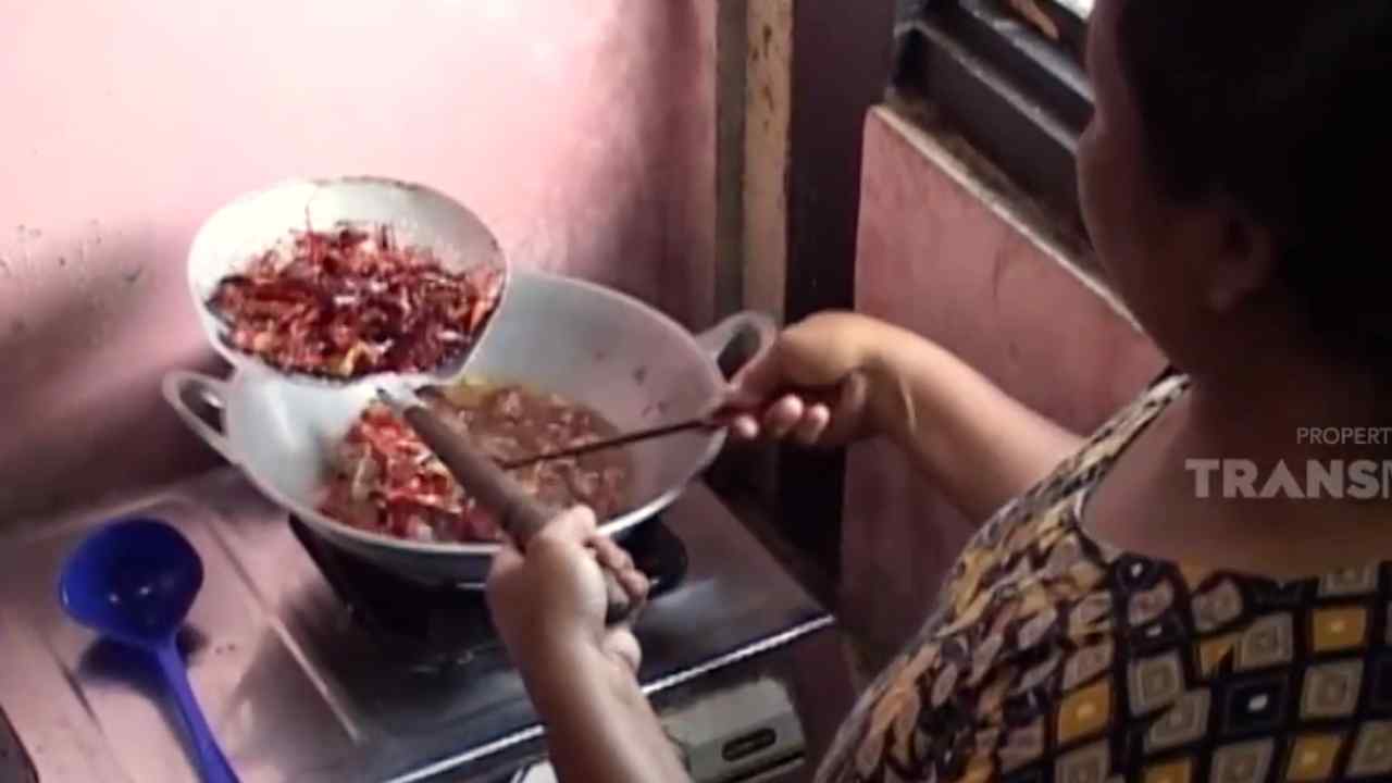 JELANG SIANG: Belalang Goreng, Memangnya Enak ya?