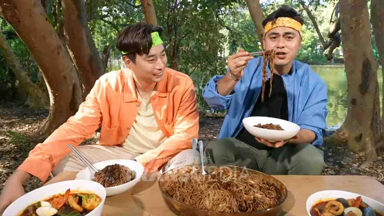 Jjampong dan Jajangmyeon Korea, Duel Maut Mi Pedas Seafood Vs Saus Hitam