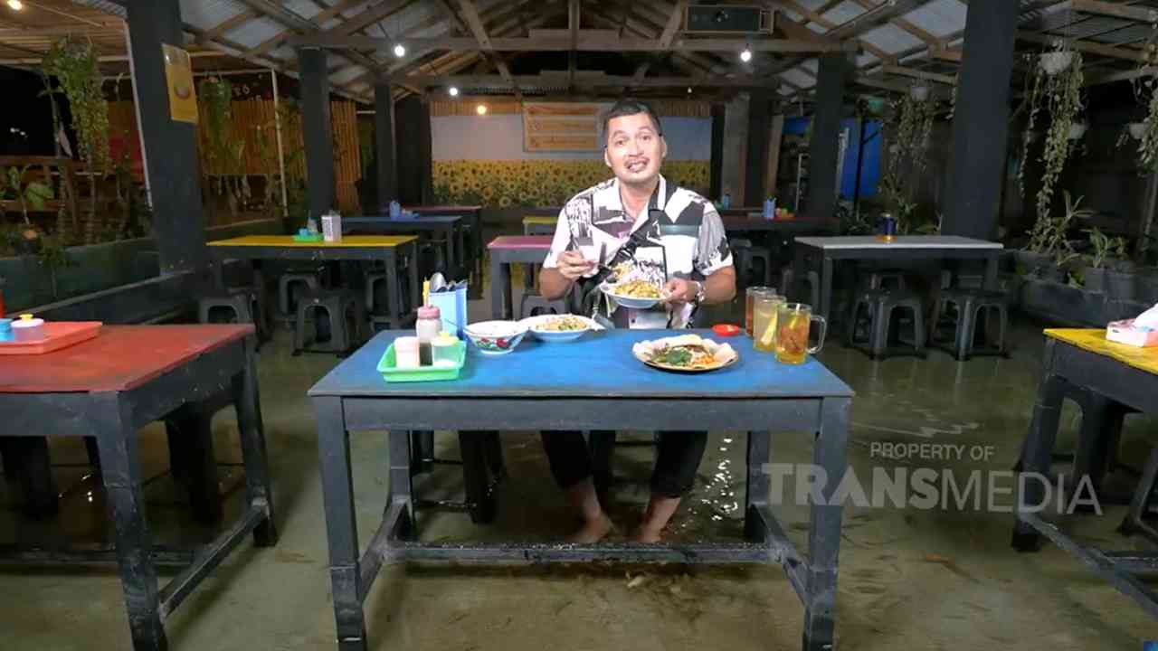 Warung Soto Unik di Yogyakarta, Bersantap Ditemani Ribuan Ikan