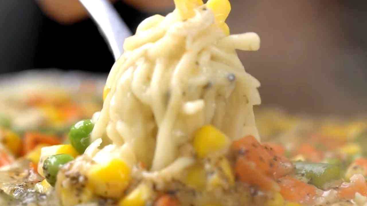 SEMUA BISA MASAK: Chicken Noodle Casserole, Krim Panggang Penggugah Selera